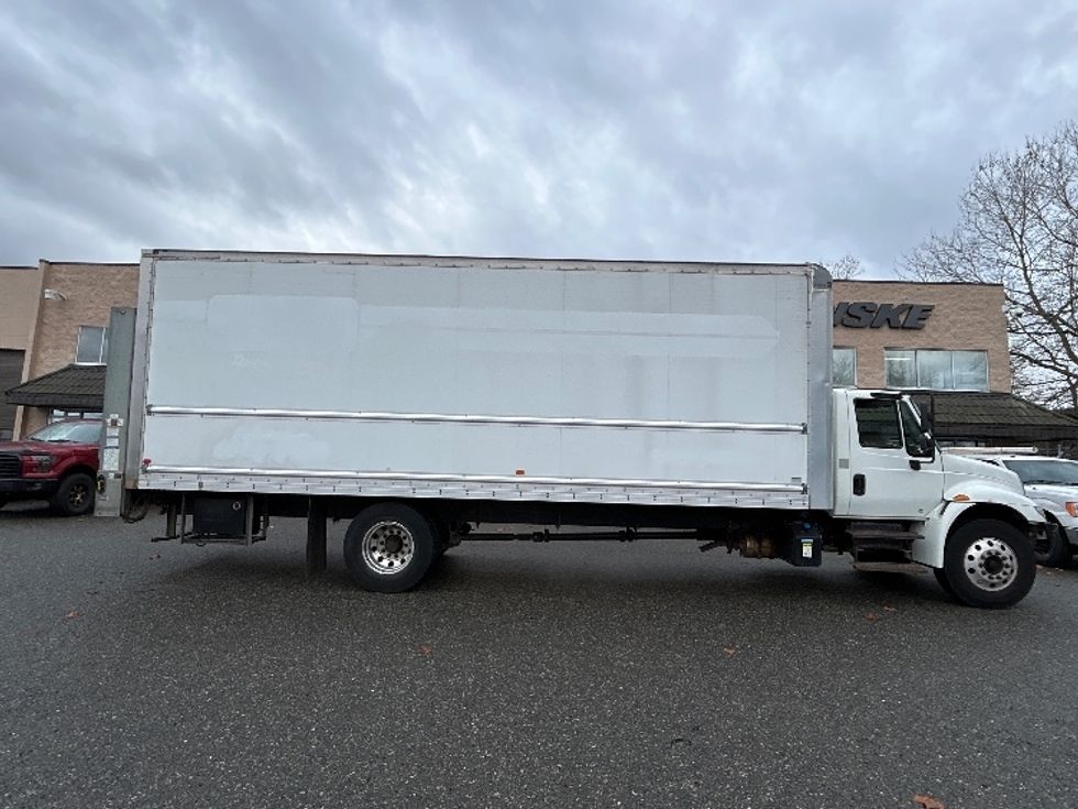 Medium Duty Box Truck-Light and Medium Duty Trucks-International-2019-4300-Surrey-BC-197,964\n\t\tkm-$ 66,500 - Image 15