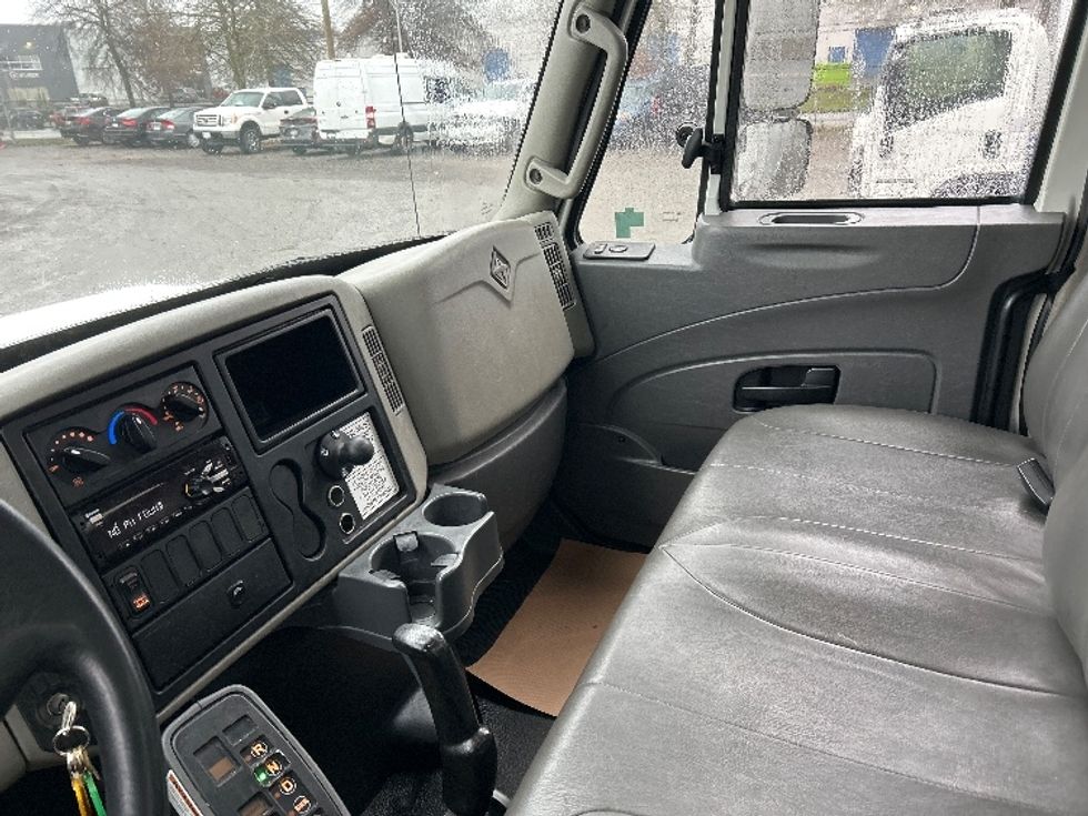 Medium Duty Box Truck-Light and Medium Duty Trucks-International-2019-4300-Surrey-BC-197,964\n\t\tkm-$ 66,500 - Image 19