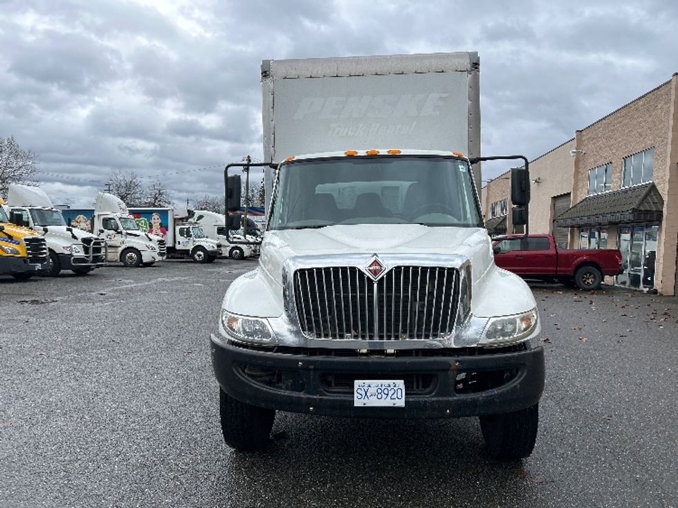 Medium Duty Box Truck-Light and Medium Duty Trucks-International-2019-4300-Surrey-BC-197,964\n\t\tkm-$ 66,500 - Image 2