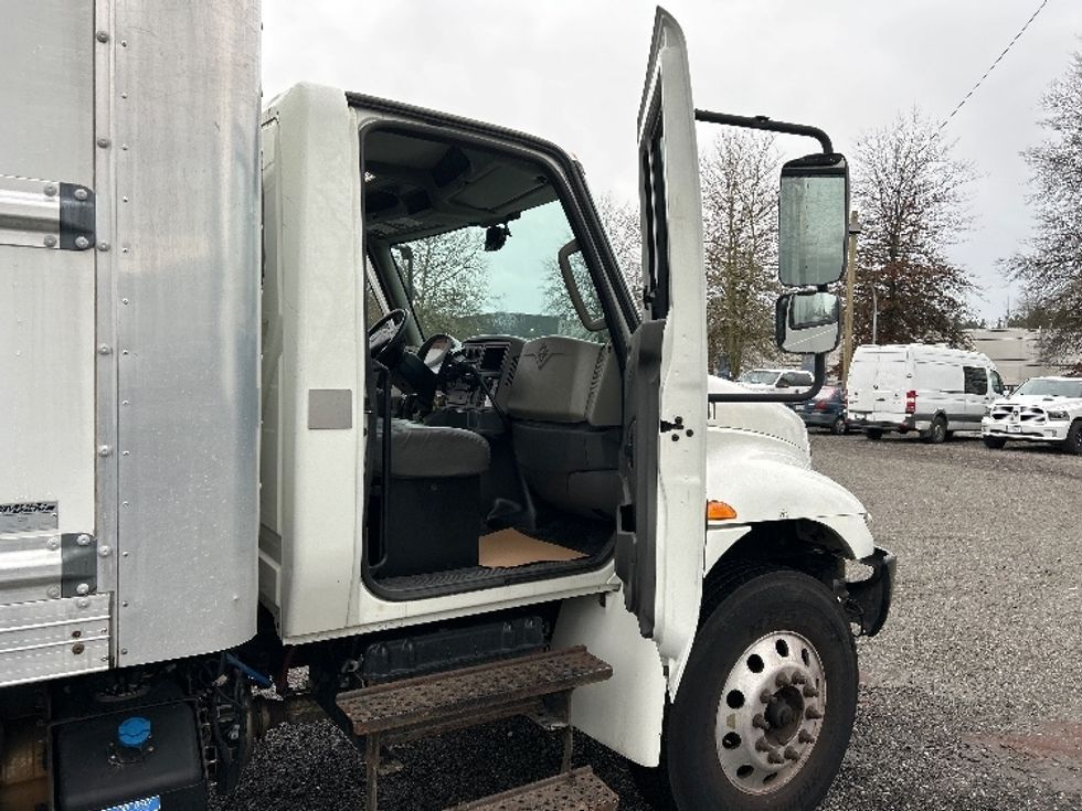 Medium Duty Box Truck-Light and Medium Duty Trucks-International-2019-4300-Surrey-BC-197,964\n\t\tkm-$ 66,500 - Image 20