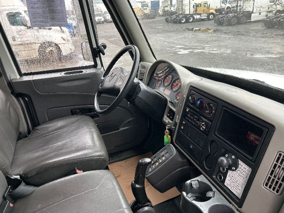 Medium Duty Box Truck-Light and Medium Duty Trucks-International-2019-4300-Surrey-BC-197,964\n\t\tkm-$ 66,500 - Image 22
