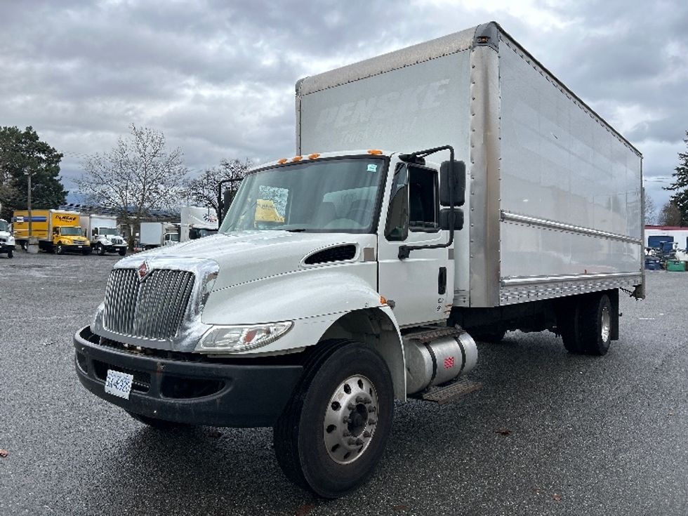 Medium Duty Box Truck-Light and Medium Duty Trucks-International-2019-4300-Surrey-BC-197,964\n\t\tkm-$ 66,500 - Image 3