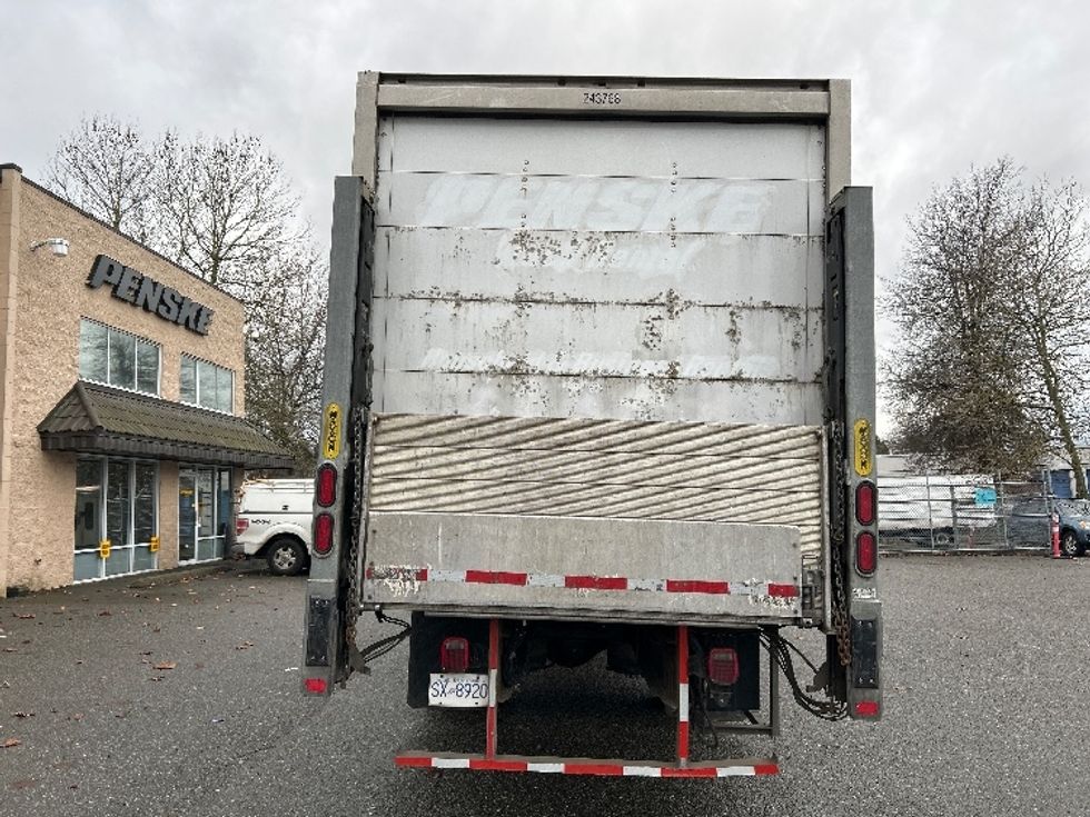 Medium Duty Box Truck-Light and Medium Duty Trucks-International-2019-4300-Surrey-BC-197,964\n\t\tkm-$ 66,500 - Image 7