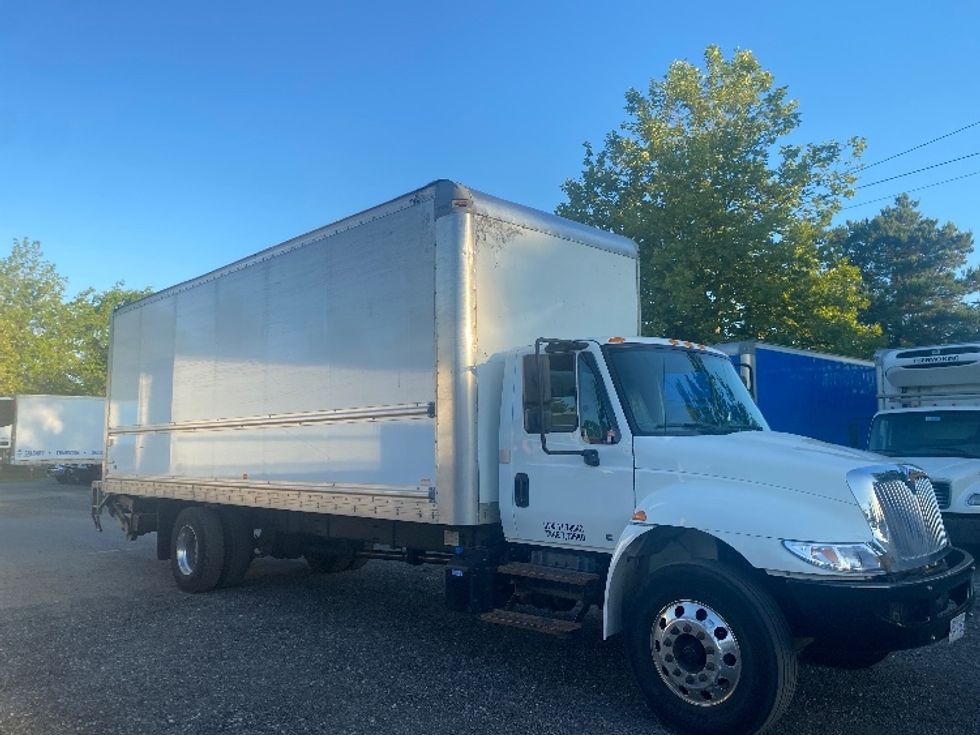 Medium Duty Box Truck-Light and Medium Duty Trucks-International-2019-4300-Surrey-BC-245,369\n\t\tkm-$ 63,750 - Image 1