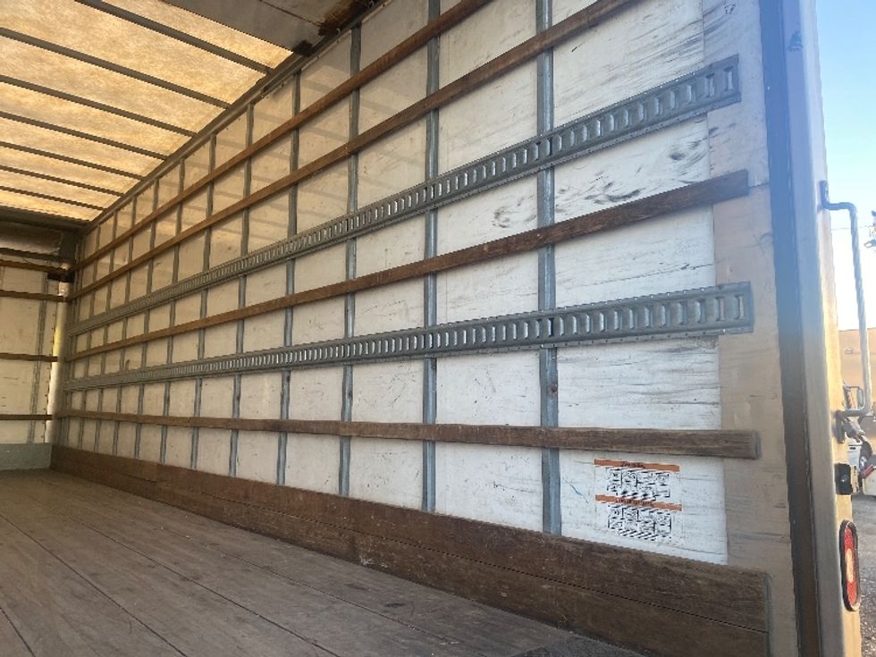 Medium Duty Box Truck-Light and Medium Duty Trucks-International-2019-4300-Surrey-BC-245,369\n\t\tkm-$ 63,750 - Image 12