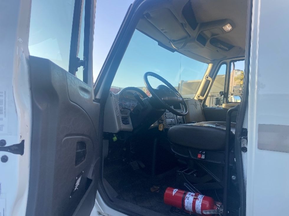 Medium Duty Box Truck-Light and Medium Duty Trucks-International-2019-4300-Surrey-BC-245,369\n\t\tkm-$ 63,750 - Image 16
