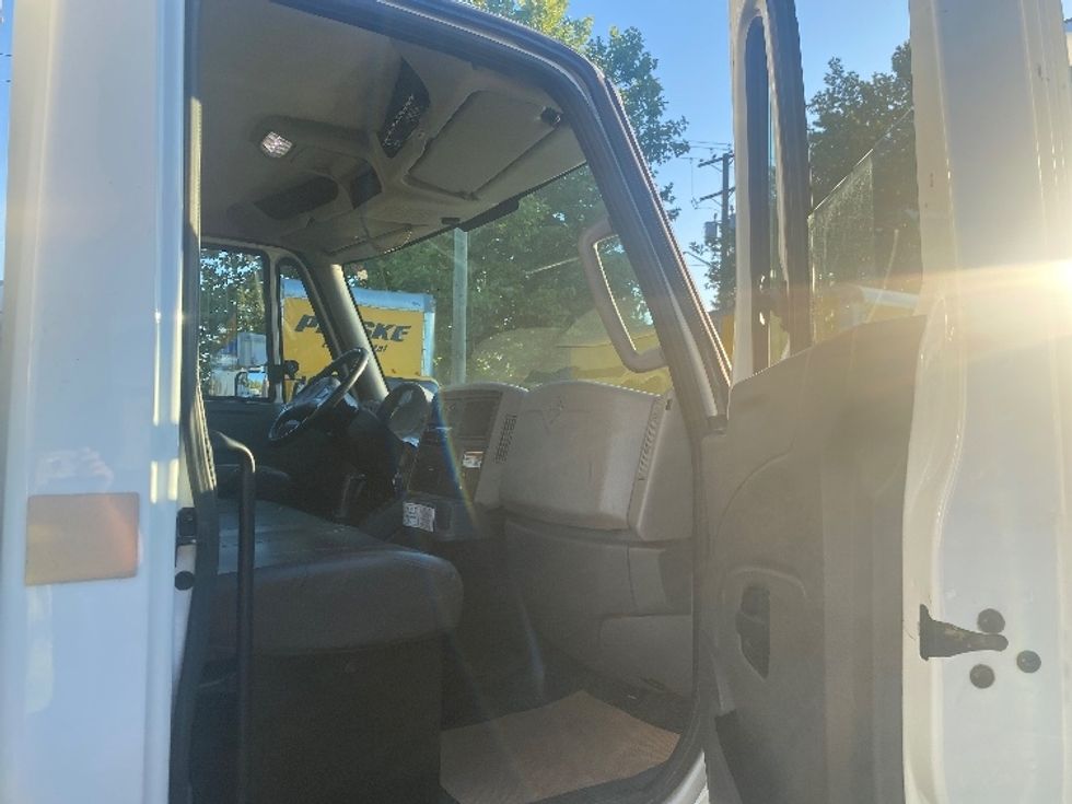 Medium Duty Box Truck-Light and Medium Duty Trucks-International-2019-4300-Surrey-BC-245,369\n\t\tkm-$ 63,750 - Image 18