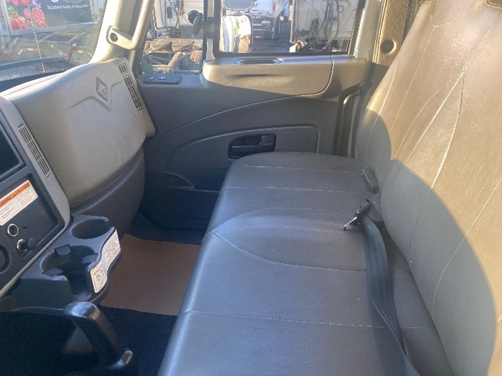Medium Duty Box Truck-Light and Medium Duty Trucks-International-2019-4300-Surrey-BC-245,369\n\t\tkm-$ 63,750 - Image 20