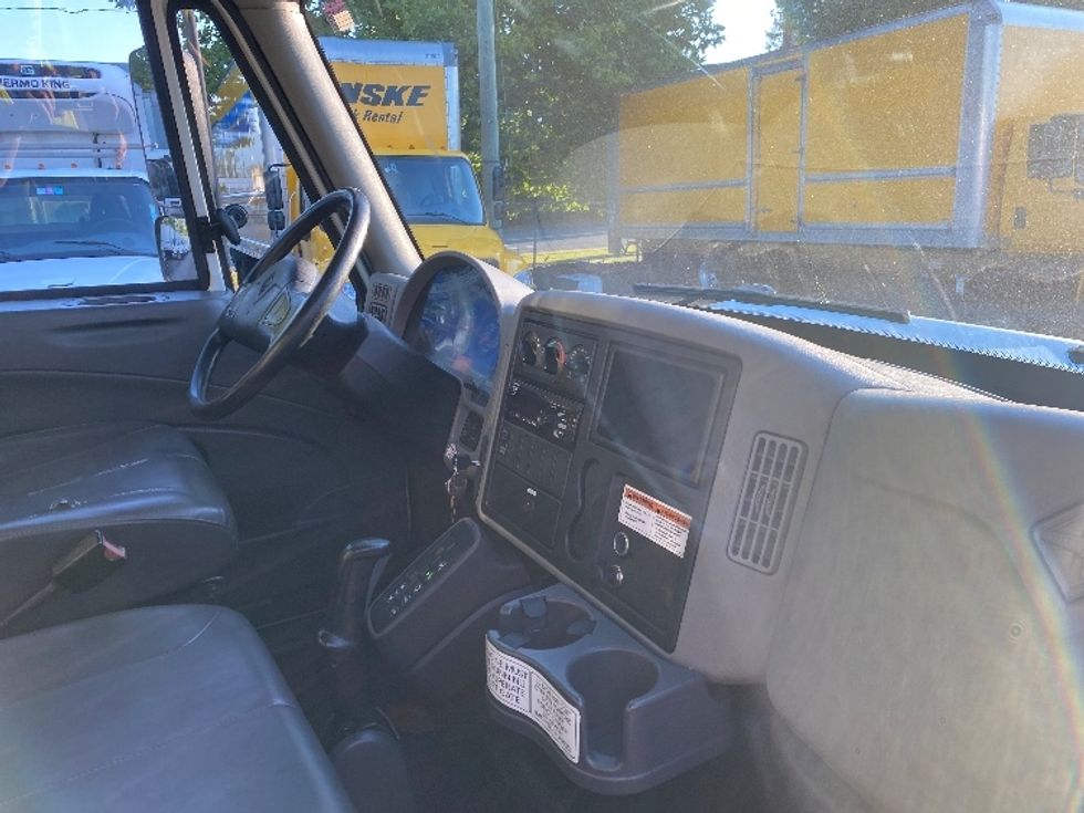 Medium Duty Box Truck-Light and Medium Duty Trucks-International-2019-4300-Surrey-BC-245,369\n\t\tkm-$ 63,750 - Image 22