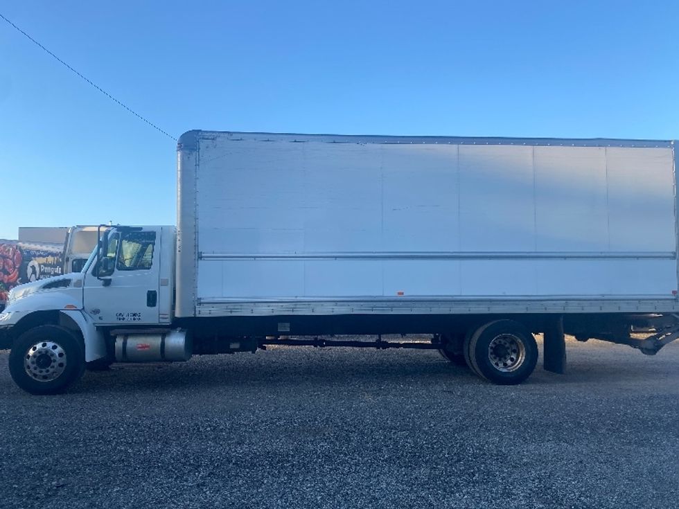 Medium Duty Box Truck-Light and Medium Duty Trucks-International-2019-4300-Surrey-BC-245,369\n\t\tkm-$ 63,750 - Image 4