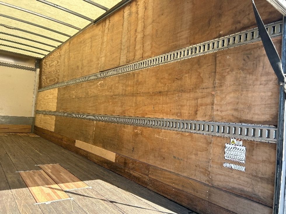 Medium Duty Box Truck-Light and Medium Duty Trucks-International-2019-4300-Tampa-FL-134,393\n\t\tmiles-$ 52,500 - Image 12