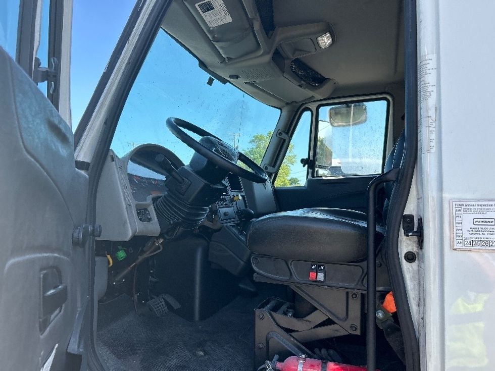 Medium Duty Box Truck-Light and Medium Duty Trucks-International-2019-4300-Tampa-FL-134,393\n\t\tmiles-$ 52,500 - Image 16
