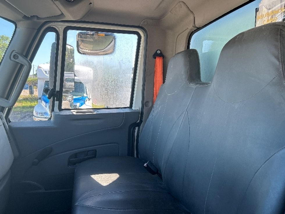 Medium Duty Box Truck-Light and Medium Duty Trucks-International-2019-4300-Tampa-FL-134,393\n\t\tmiles-$ 52,500 - Image 19