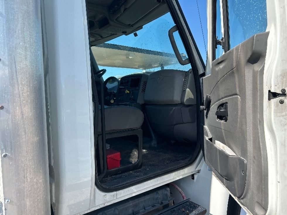 Medium Duty Box Truck-Light and Medium Duty Trucks-International-2019-4300-Tampa-FL-134,393\n\t\tmiles-$ 52,500 - Image 20