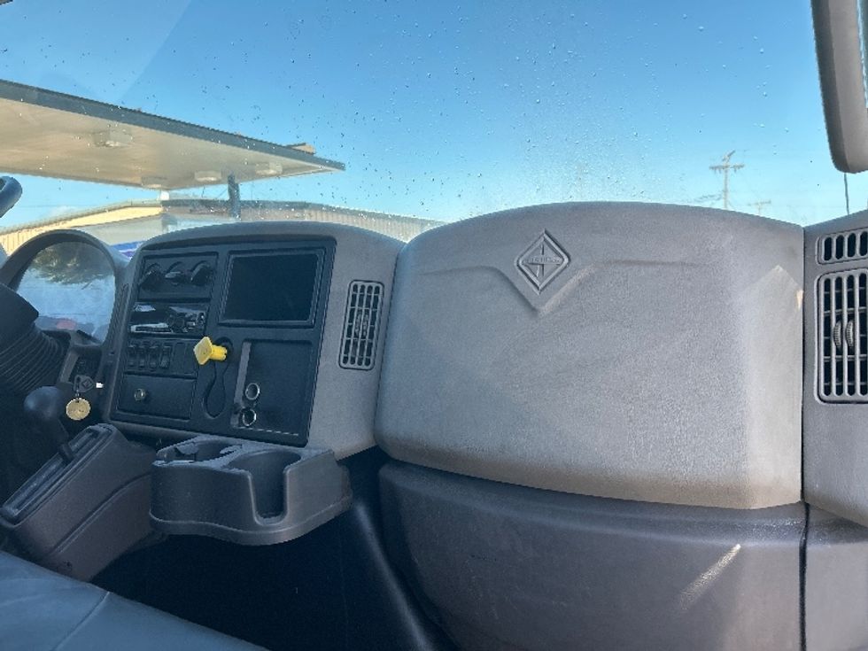Medium Duty Box Truck-Light and Medium Duty Trucks-International-2019-4300-Tampa-FL-134,393\n\t\tmiles-$ 52,500 - Image 21