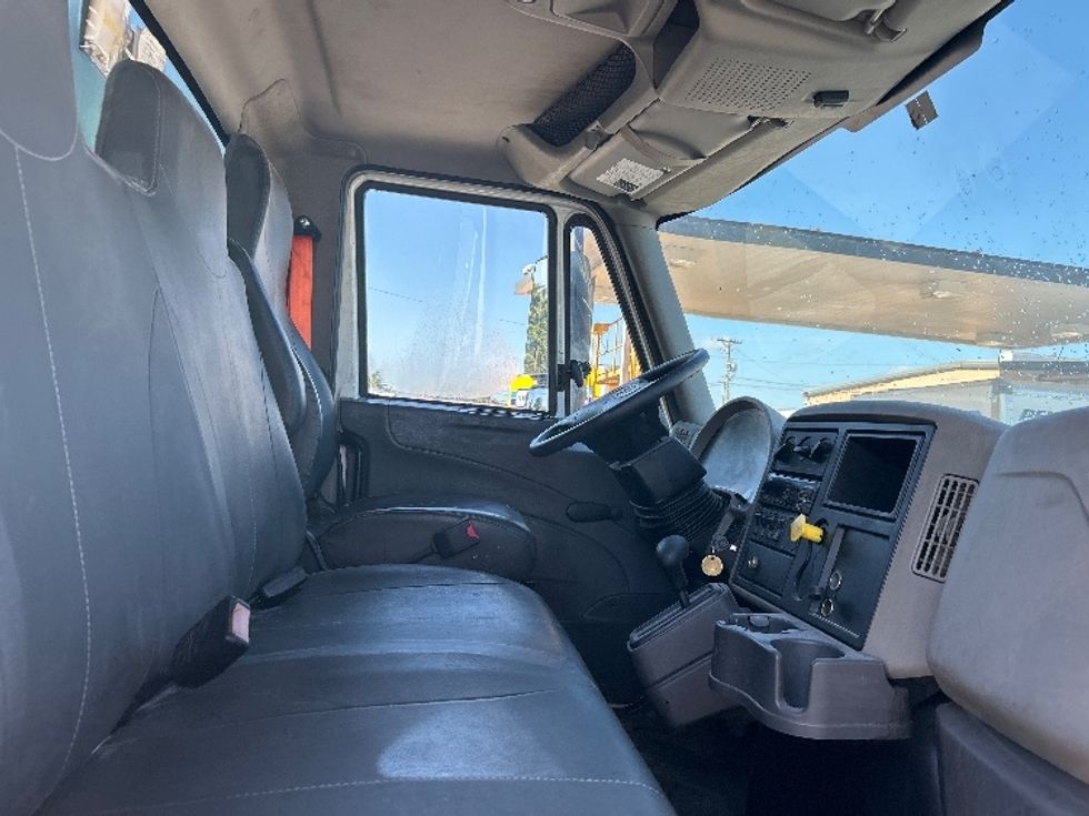 Medium Duty Box Truck-Light and Medium Duty Trucks-International-2019-4300-Tampa-FL-134,393\n\t\tmiles-$ 52,500 - Image 22