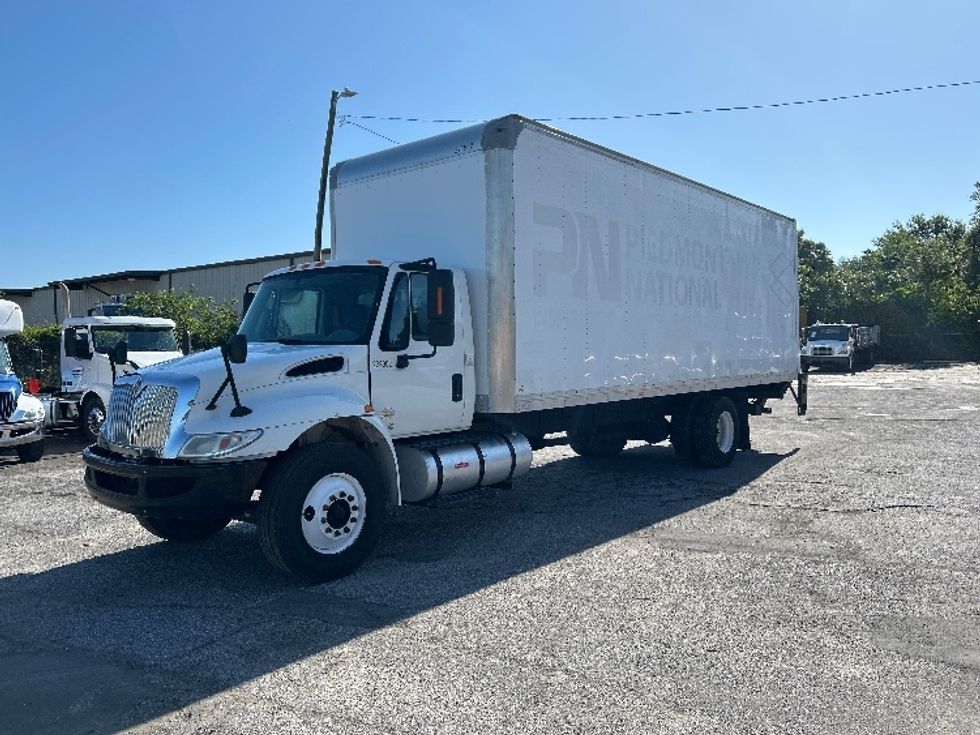 Medium Duty Box Truck-Light and Medium Duty Trucks-International-2019-4300-Tampa-FL-134,393\n\t\tmiles-$ 52,500 - Image 3