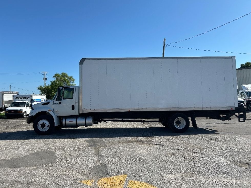Medium Duty Box Truck-Light and Medium Duty Trucks-International-2019-4300-Tampa-FL-134,393\n\t\tmiles-$ 52,500 - Image 4