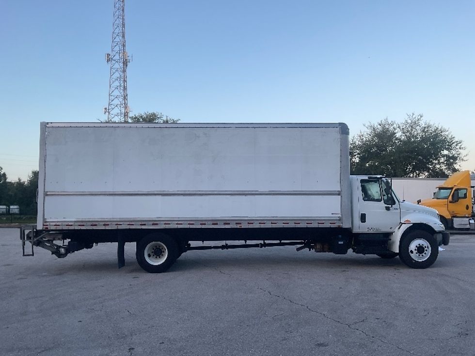 Medium Duty Box Truck-Light and Medium Duty Trucks-International-2019-4300-Tampa-FL-166,568\n\t\tmiles-$ 48,000 - Image 15