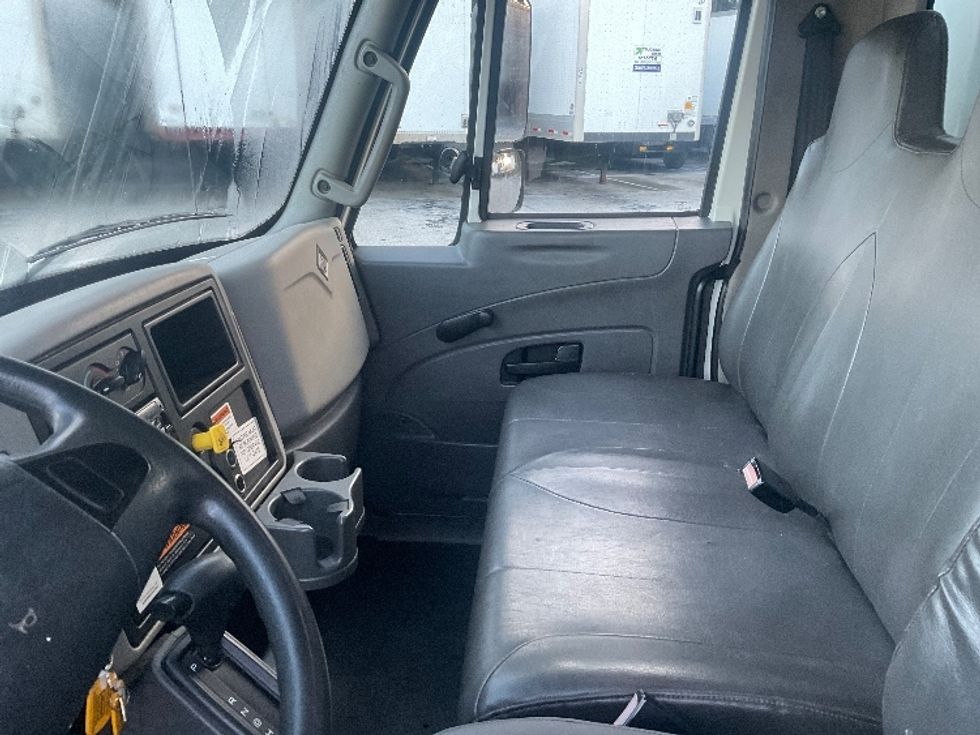 Medium Duty Box Truck-Light and Medium Duty Trucks-International-2019-4300-Tampa-FL-166,568\n\t\tmiles-$ 48,000 - Image 19
