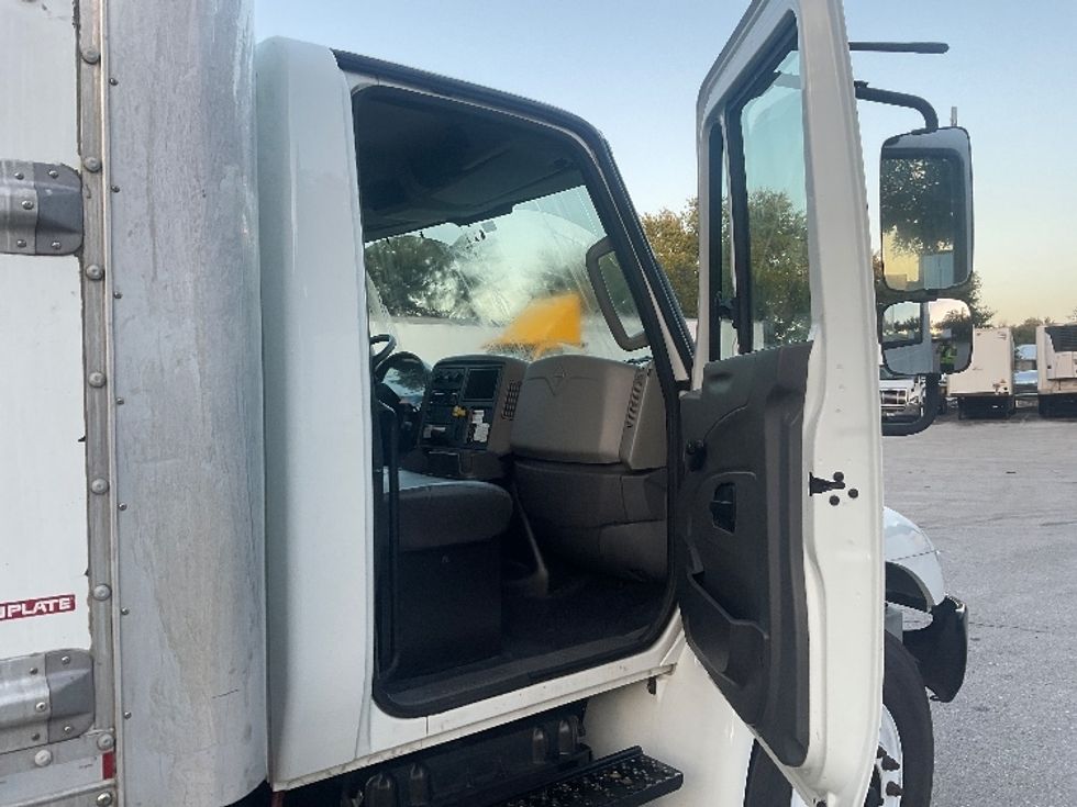 Medium Duty Box Truck-Light and Medium Duty Trucks-International-2019-4300-Tampa-FL-166,568\n\t\tmiles-$ 48,000 - Image 20
