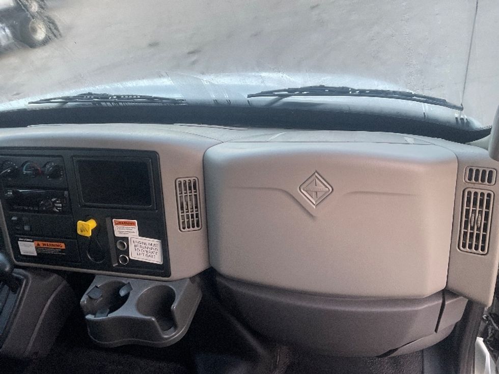 Medium Duty Box Truck-Light and Medium Duty Trucks-International-2019-4300-Tampa-FL-166,568\n\t\tmiles-$ 48,000 - Image 21