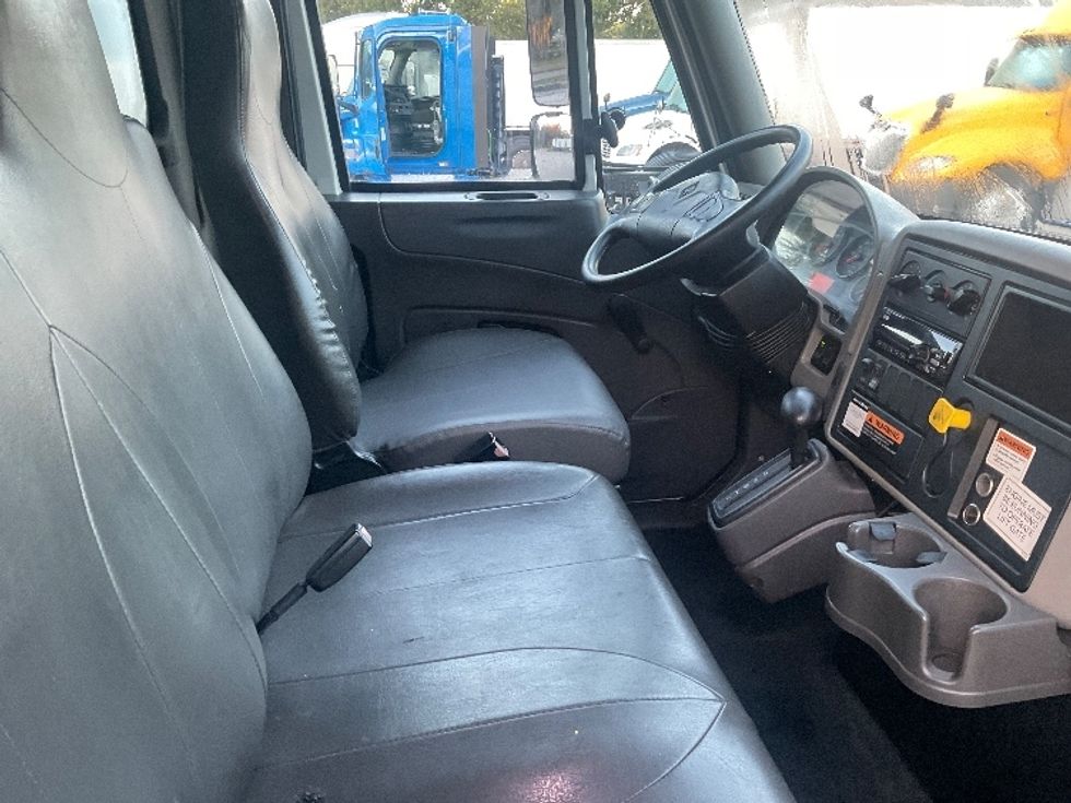 Medium Duty Box Truck-Light and Medium Duty Trucks-International-2019-4300-Tampa-FL-166,568\n\t\tmiles-$ 48,000 - Image 22