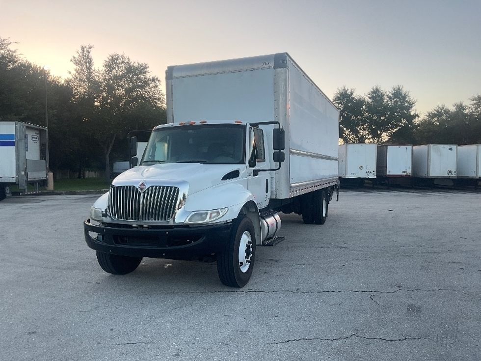 Medium Duty Box Truck-Light and Medium Duty Trucks-International-2019-4300-Tampa-FL-166,568\n\t\tmiles-$ 48,000 - Image 3