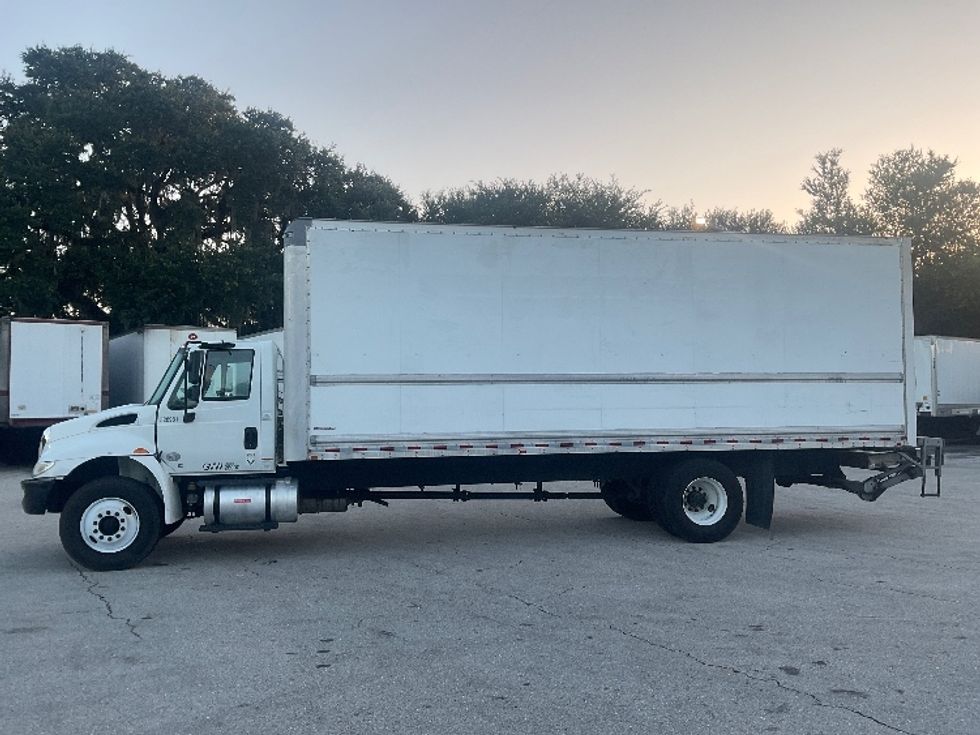 Medium Duty Box Truck-Light and Medium Duty Trucks-International-2019-4300-Tampa-FL-166,568\n\t\tmiles-$ 48,000 - Image 4