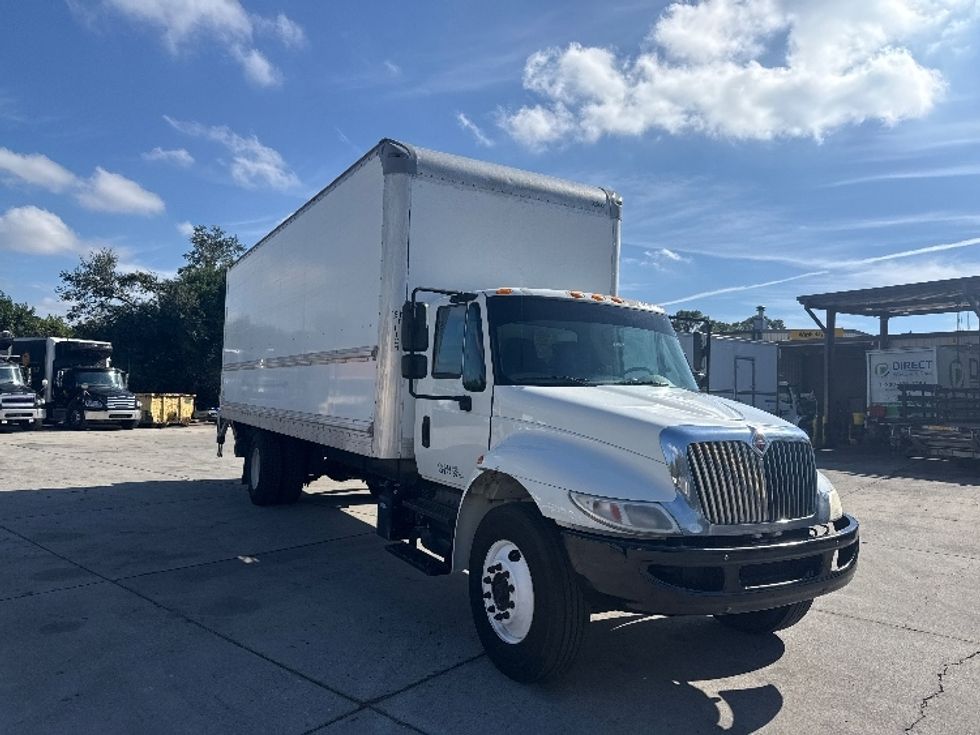 Medium Duty Box Truck-Light and Medium Duty Trucks-International-2019-4300-Tampa-FL-266,779\n\t\tmiles-$ 29,250 - Image 1