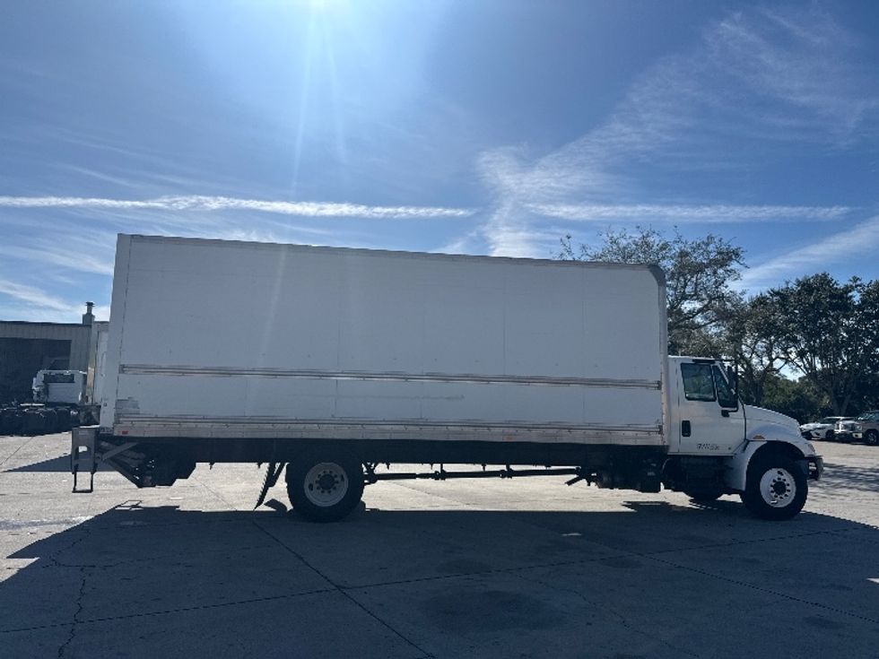 Medium Duty Box Truck-Light and Medium Duty Trucks-International-2019-4300-Tampa-FL-266,779\n\t\tmiles-$ 29,250 - Image 15