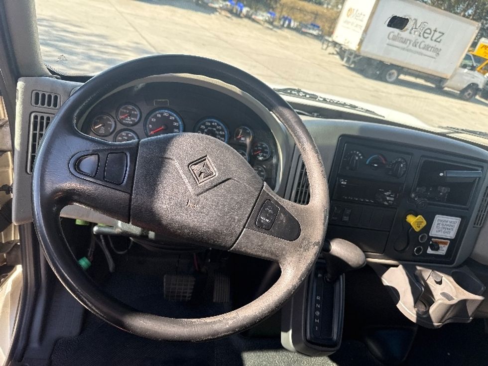 Medium Duty Box Truck-Light and Medium Duty Trucks-International-2019-4300-Tampa-FL-266,779\n\t\tmiles-$ 29,250 - Image 18