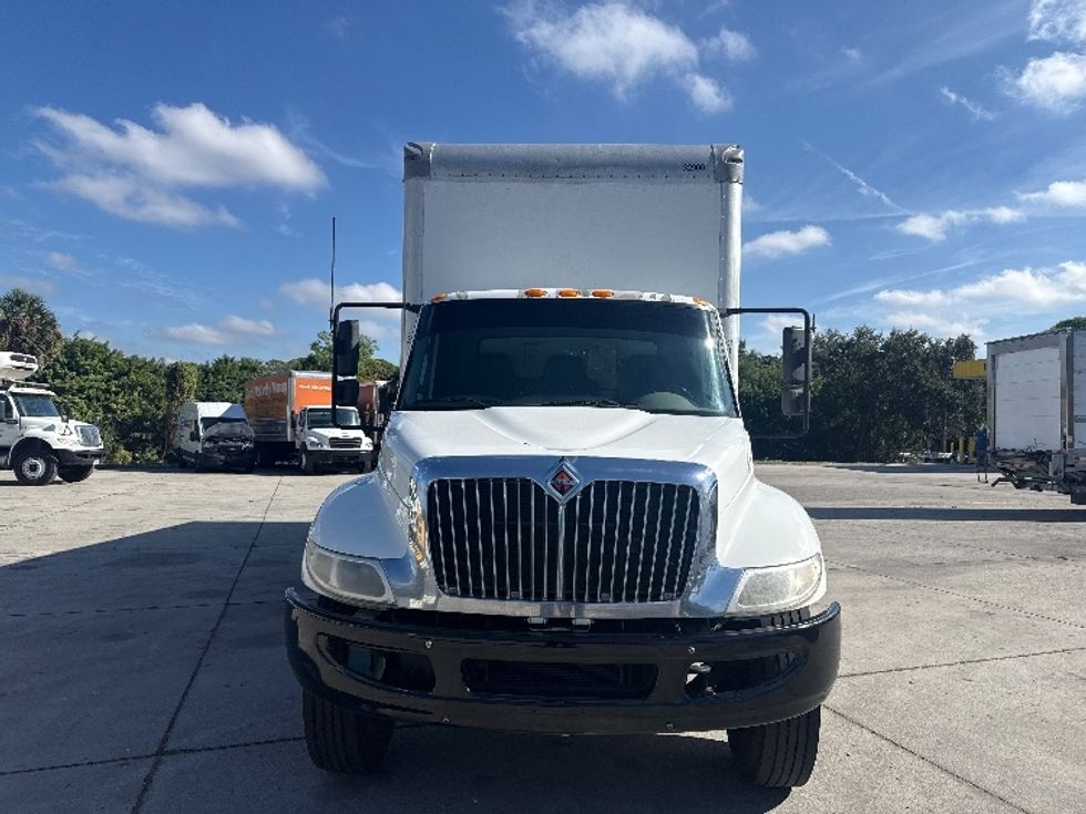 Medium Duty Box Truck-Light and Medium Duty Trucks-International-2019-4300-Tampa-FL-266,779\n\t\tmiles-$ 29,250 - Image 2