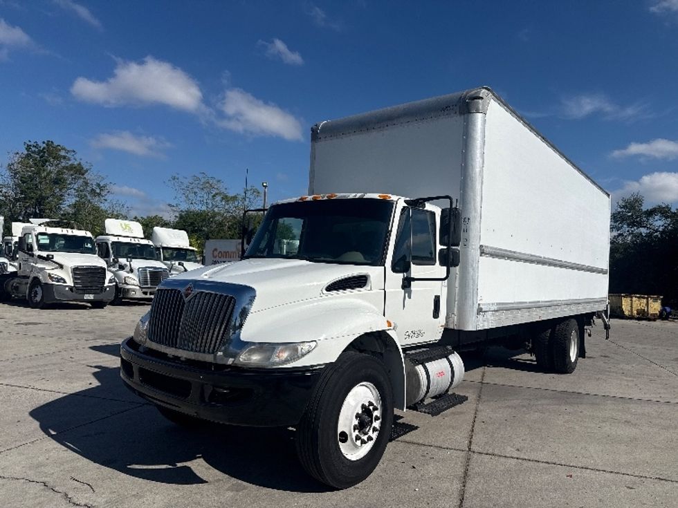 Medium Duty Box Truck-Light and Medium Duty Trucks-International-2019-4300-Tampa-FL-266,779\n\t\tmiles-$ 29,250 - Image 3