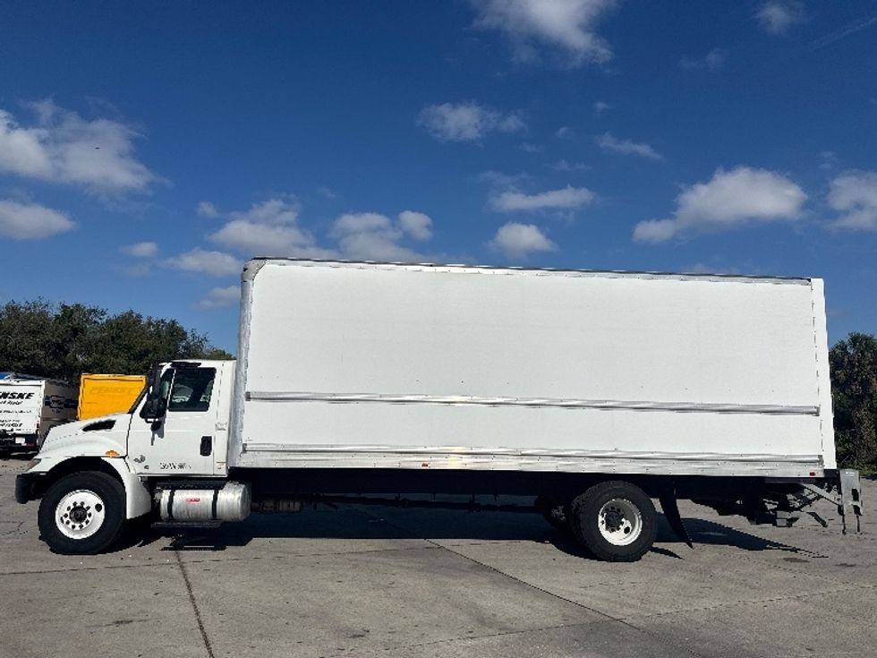 Medium Duty Box Truck-Light and Medium Duty Trucks-International-2019-4300-Tampa-FL-266,779\n\t\tmiles-$ 29,250 - Image 4