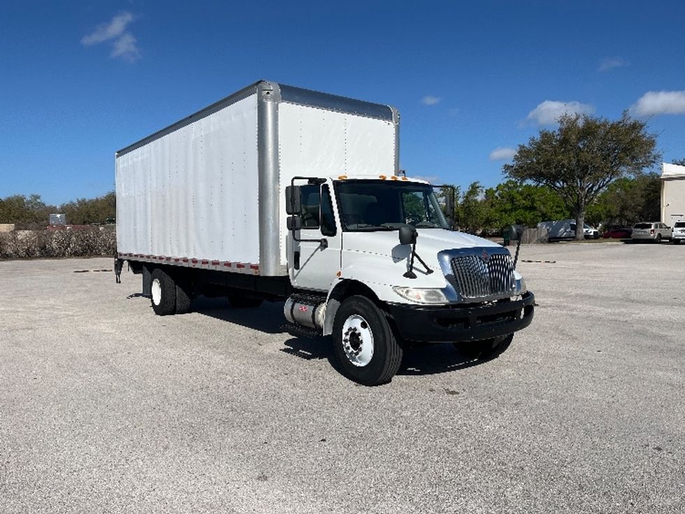 Medium Duty Box Truck-Light and Medium Duty Trucks-International-2019-4300-Tampa-FL-97,791\n\t\tmiles-$ 54,750 - Image 1