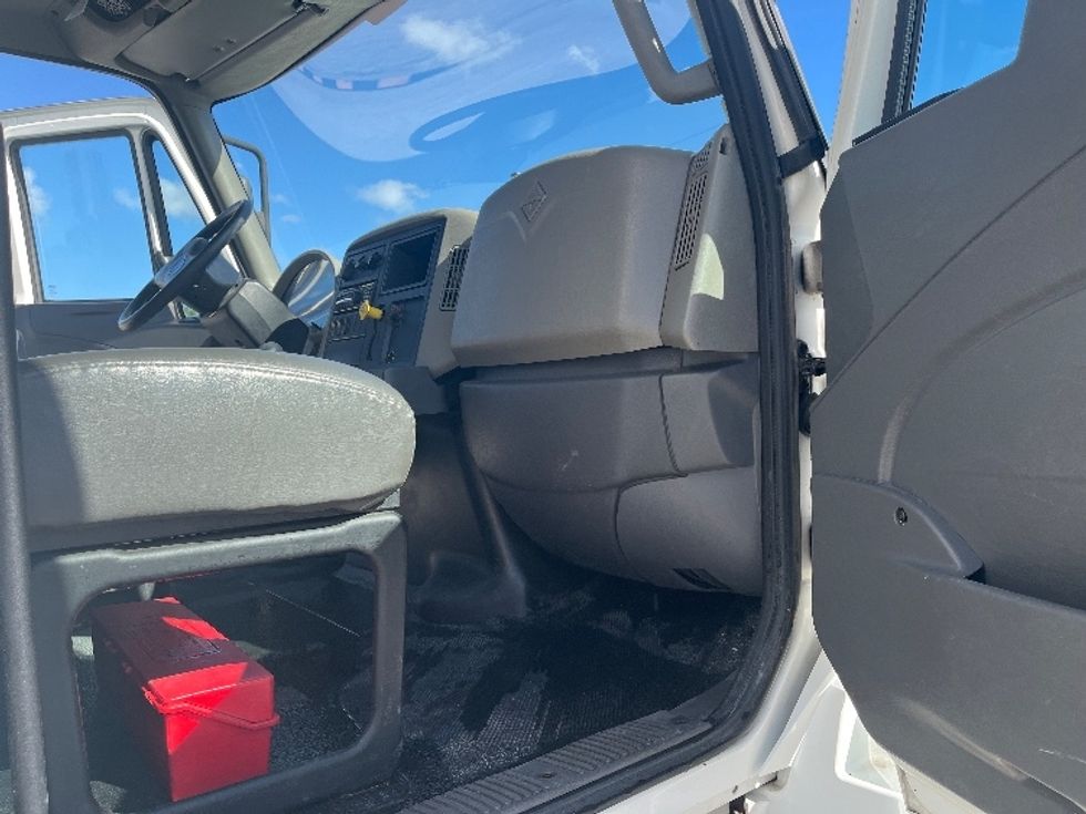 Medium Duty Box Truck-Light and Medium Duty Trucks-International-2019-4300-Tampa-FL-97,791\n\t\tmiles-$ 54,750 - Image 19
