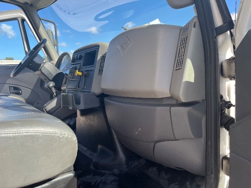 Medium Duty Box Truck-Light and Medium Duty Trucks-International-2019-4300-Tampa-FL-97,791\n\t\tmiles-$ 54,750 - Image 20
