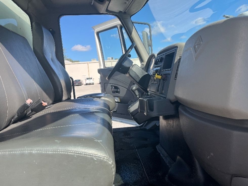 Medium Duty Box Truck-Light and Medium Duty Trucks-International-2019-4300-Tampa-FL-97,791\n\t\tmiles-$ 54,750 - Image 21