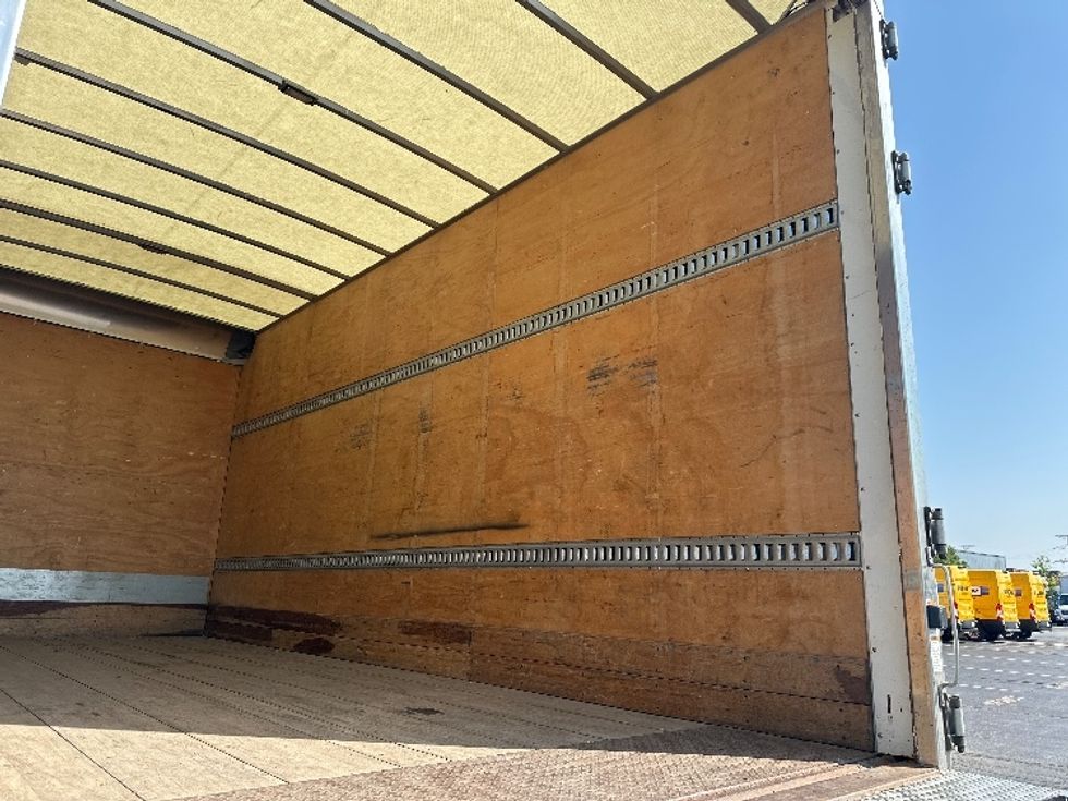 Medium Duty Box Truck-Light and Medium Duty Trucks-International-2019-4300-Toronto-ON-149,815\n\t\tkm-$ 65,500 - Image 12