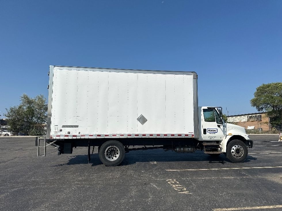 Medium Duty Box Truck-Light and Medium Duty Trucks-International-2019-4300-Toronto-ON-149,815\n\t\tkm-$ 65,500 - Image 15