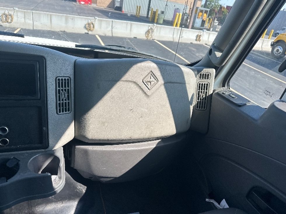 Medium Duty Box Truck-Light and Medium Duty Trucks-International-2019-4300-Toronto-ON-149,815\n\t\tkm-$ 65,500 - Image 21