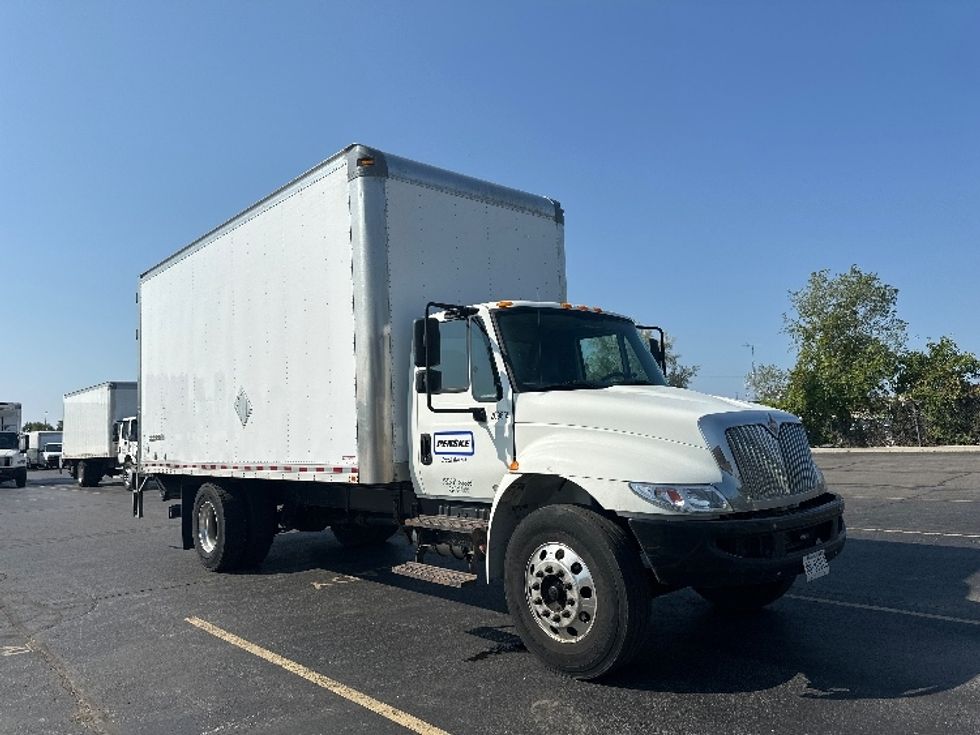 Medium Duty Box Truck-Light and Medium Duty Trucks-International-2019-4300-Toronto-ON-149,815\n\t\tkm-$ 65,500 - Image 3