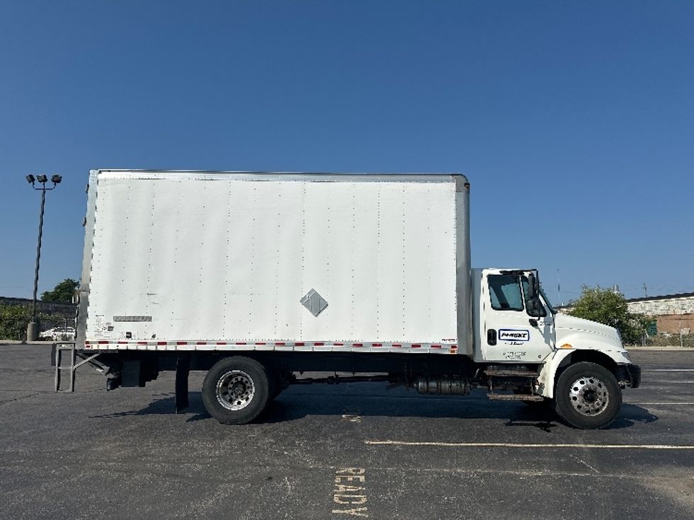Medium Duty Box Truck-Light and Medium Duty Trucks-International-2019-4300-Toronto-ON-149,815\n\t\tkm-$ 65,500 - Image 4