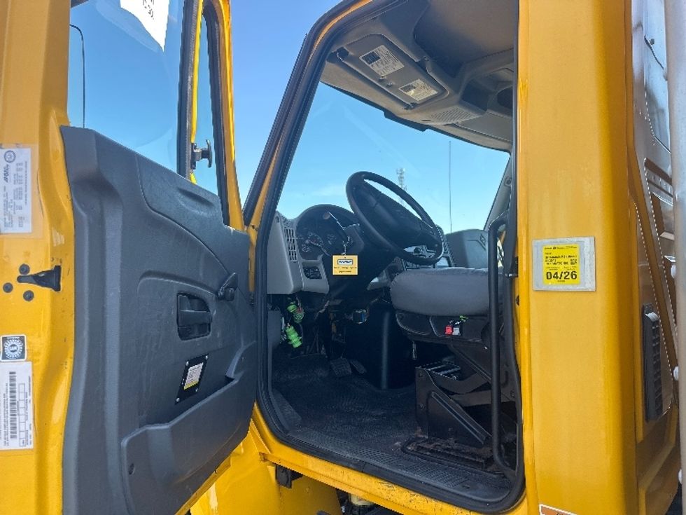 Medium Duty Box Truck-Light and Medium Duty Trucks-International-2019-4300-Toronto-ON-236,273\n\t\tkm-$ 60,000 - Image 16