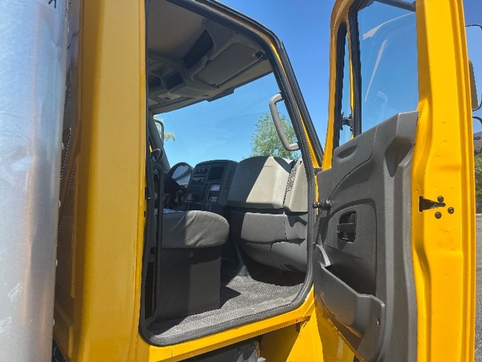 Medium Duty Box Truck-Light and Medium Duty Trucks-International-2019-4300-Toronto-ON-236,273\n\t\tkm-$ 60,000 - Image 20