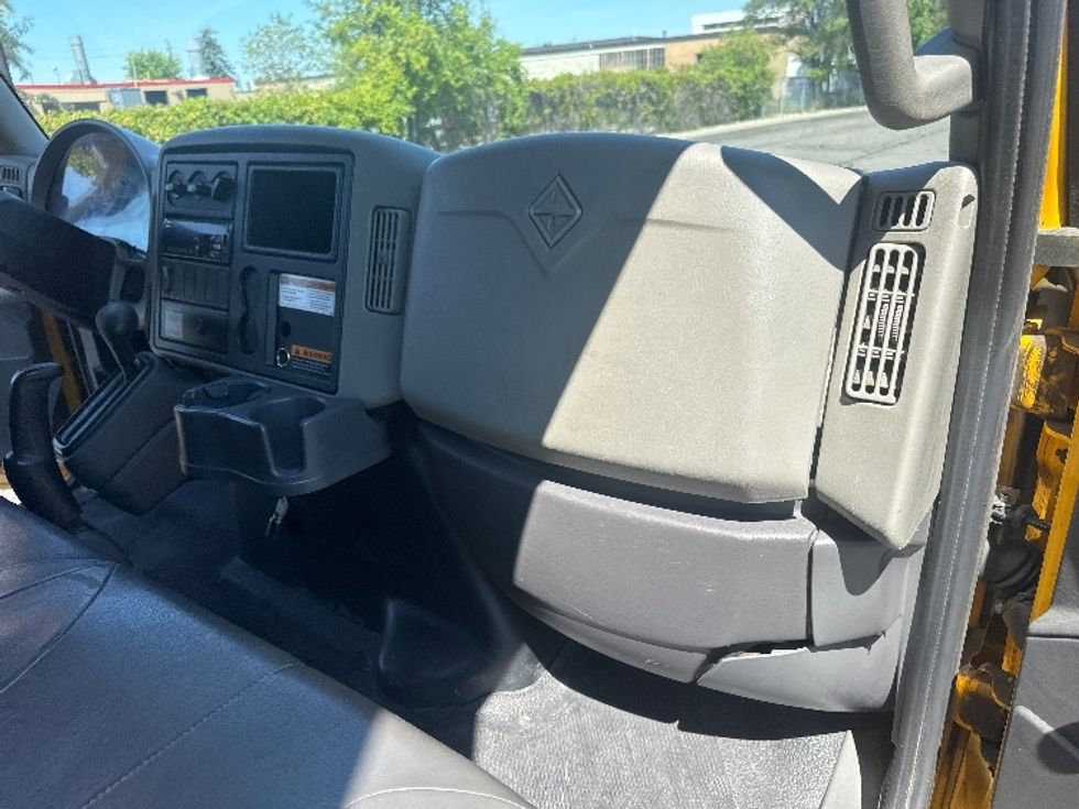 Medium Duty Box Truck-Light and Medium Duty Trucks-International-2019-4300-Toronto-ON-236,273\n\t\tkm-$ 60,000 - Image 21