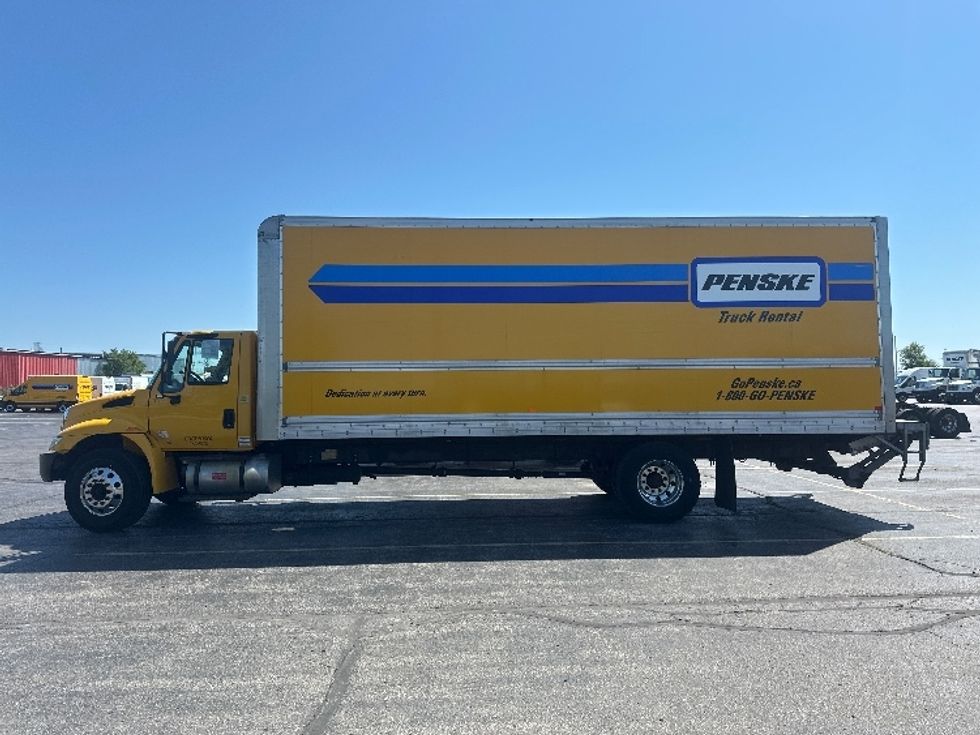 Medium Duty Box Truck-Light and Medium Duty Trucks-International-2019-4300-Toronto-ON-236,273\n\t\tkm-$ 60,000 - Image 4