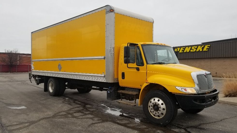 Medium Duty Box Truck-Light and Medium Duty Trucks-International-2019-4300-Toronto-ON-256,240\n\t\tkm-$ 59,750 - Image 1