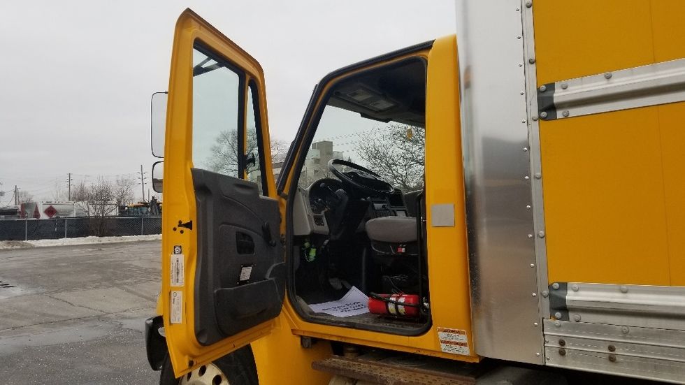 Medium Duty Box Truck-Light and Medium Duty Trucks-International-2019-4300-Toronto-ON-256,240\n\t\tkm-$ 59,750 - Image 16